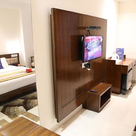 Oyo Rooms Vip Road Zirakpur エクステリア 写真